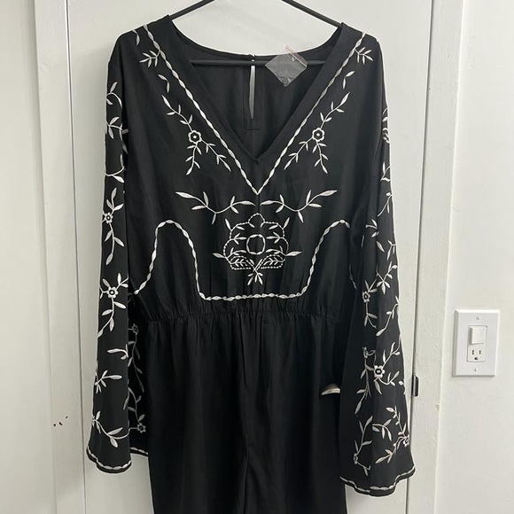 Embroidered romper - Picture 6 of 9